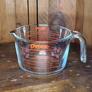 Pyrex 4-cup glass measuring cup